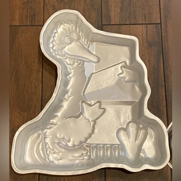 Vintage Wilton Cookie Monster Big Bird Cake Pan Aluminum Sesame Street Muppets - Picture 6 of 9